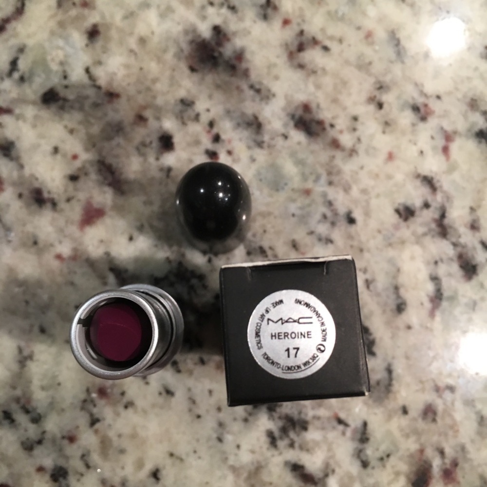 Women’s matte lipstick